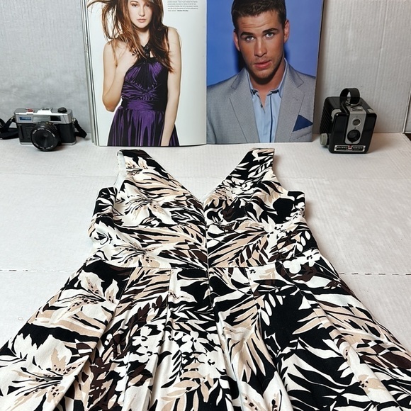 White House black Market dress - Picture 8 of 9